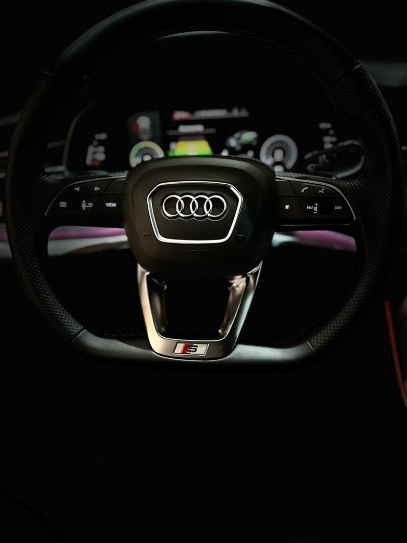 
								AUDI Q8 55 TFSIe S Line Plus full									