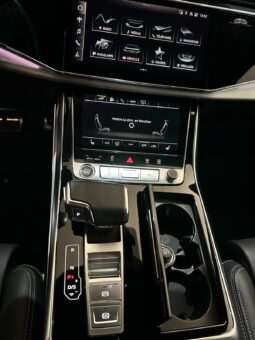 
										AUDI Q8 55 TFSIe S Line Plus full									