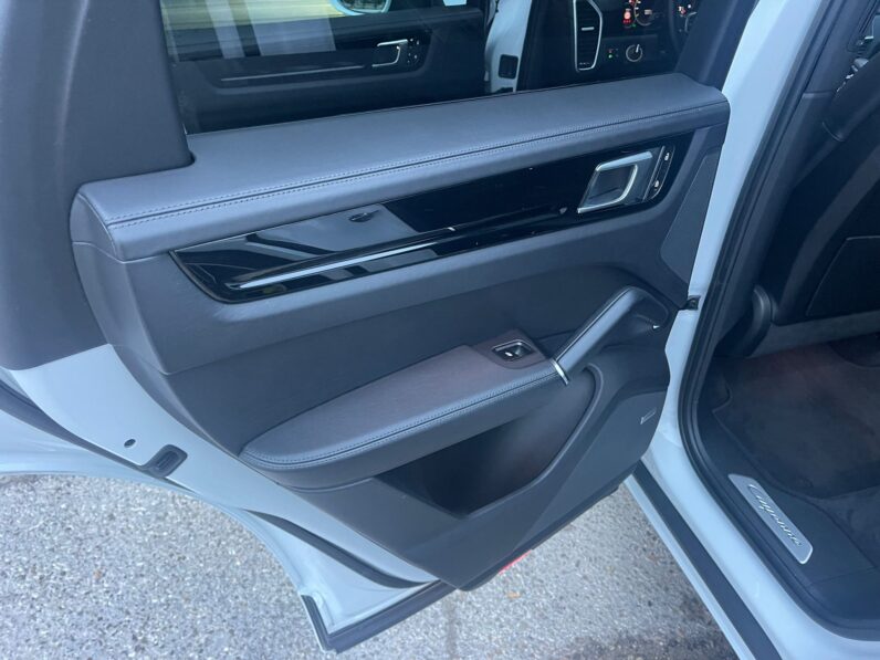 
								PORSCHE CAYENNE COUPÉ E HYBRIDO PLATINUM EDITION full									