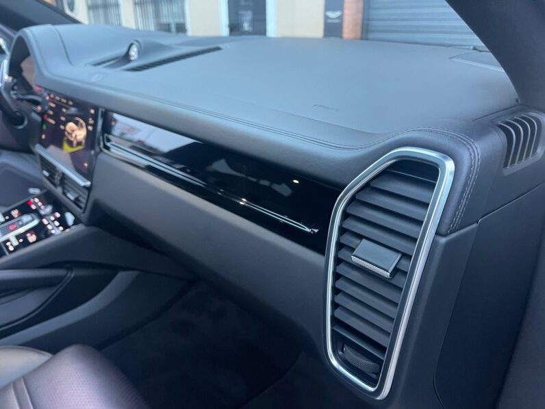 
								PORSCHE CAYENNE COUPÉ E HYBRIDO PLATINUM EDITION full									