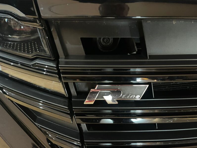 
								VOLKSWAGEN TOUAREG R LINE BLACK EDITION full									