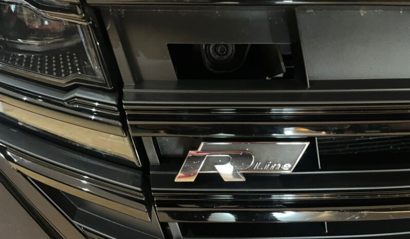 
								VOLKSWAGEN TOUAREG R LINE BLACK EDITION full									