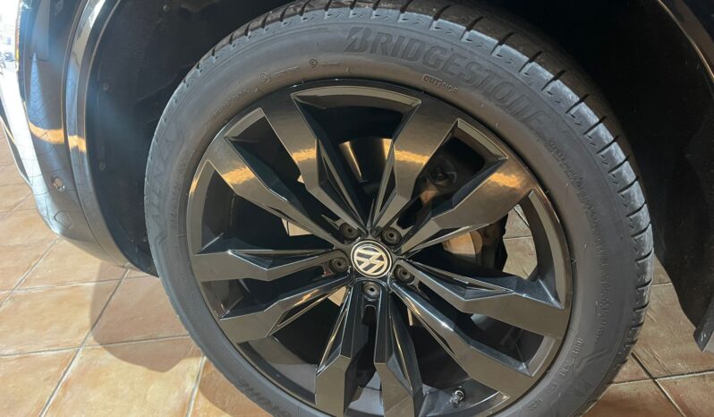 
								VOLKSWAGEN TOUAREG R LINE BLACK EDITION full									