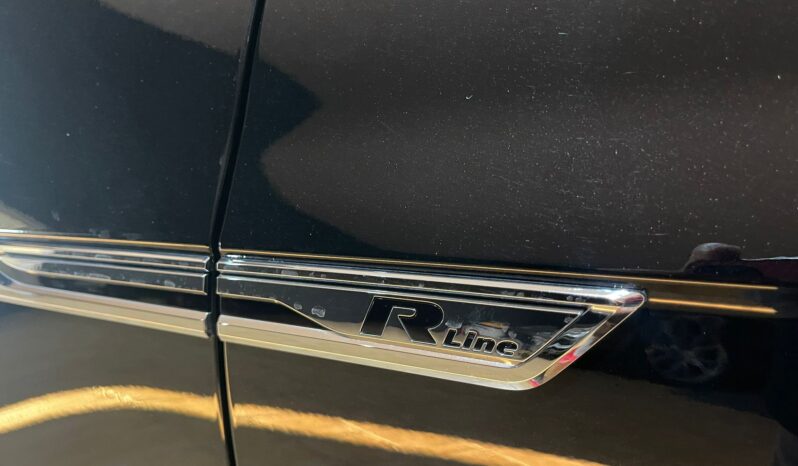 
								VOLKSWAGEN TOUAREG R LINE BLACK EDITION full									