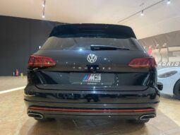 
										VOLKSWAGEN TOUAREG R LINE BLACK EDITION full									