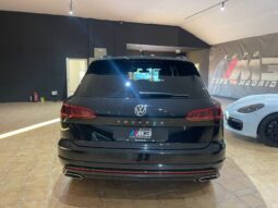 
										VOLKSWAGEN TOUAREG R LINE BLACK EDITION full									