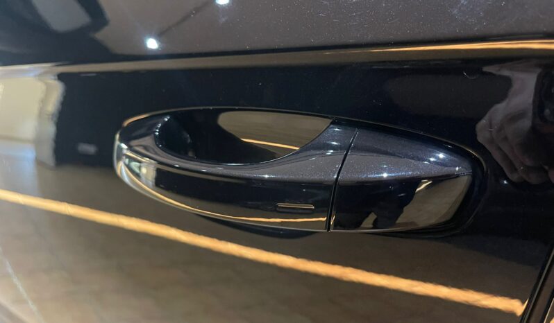 
								VOLKSWAGEN TOUAREG R LINE BLACK EDITION full									