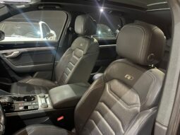 
										VOLKSWAGEN TOUAREG R LINE BLACK EDITION full									