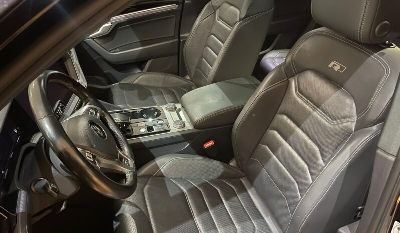 
								VOLKSWAGEN TOUAREG R LINE BLACK EDITION full									