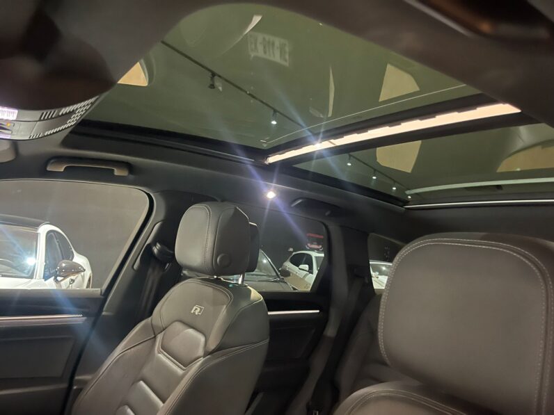 
								VOLKSWAGEN TOUAREG R LINE BLACK EDITION full									