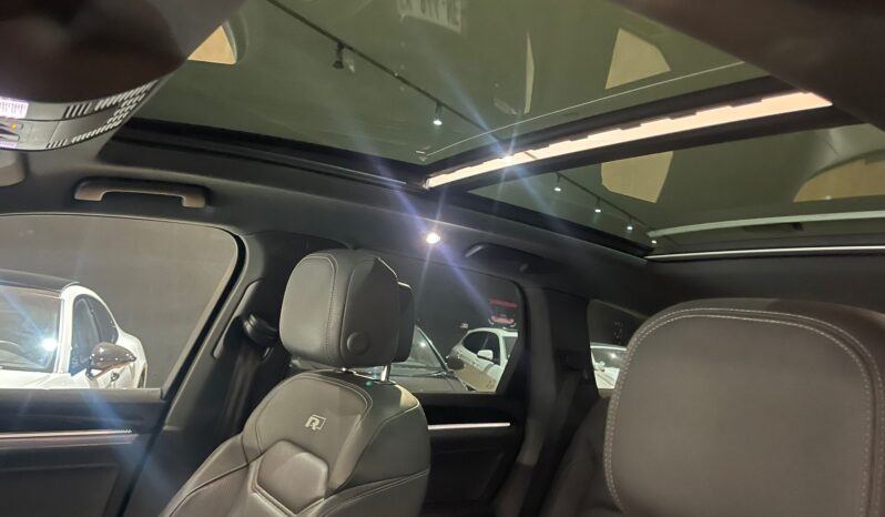 
								VOLKSWAGEN TOUAREG R LINE BLACK EDITION full									