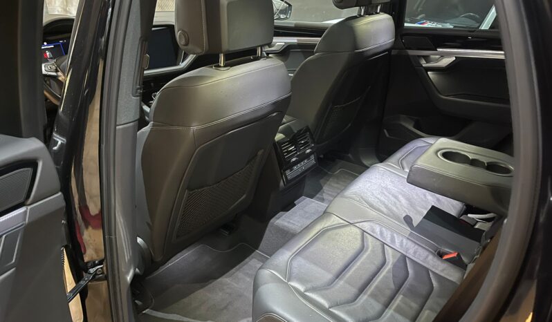 
								VOLKSWAGEN TOUAREG R LINE BLACK EDITION full									