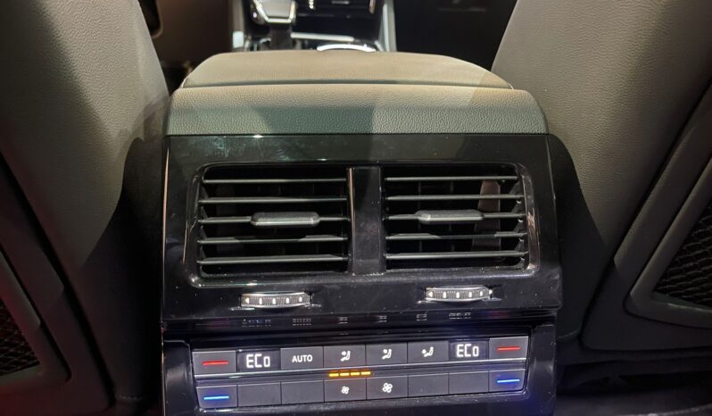 
								VOLKSWAGEN TOUAREG R LINE BLACK EDITION full									