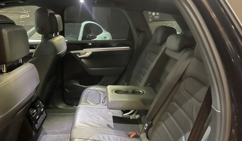 
								VOLKSWAGEN TOUAREG R LINE BLACK EDITION full									