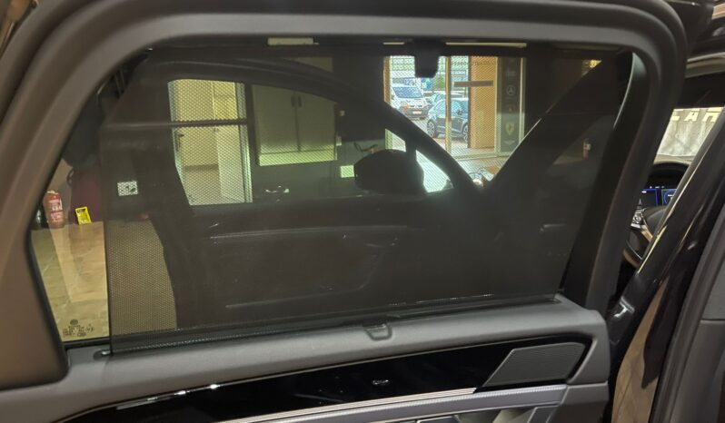 
								VOLKSWAGEN TOUAREG R LINE BLACK EDITION full									