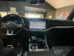 
										VOLKSWAGEN TOUAREG R LINE BLACK EDITION full									