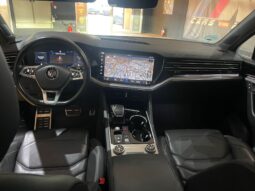 
										VOLKSWAGEN TOUAREG R LINE BLACK EDITION full									