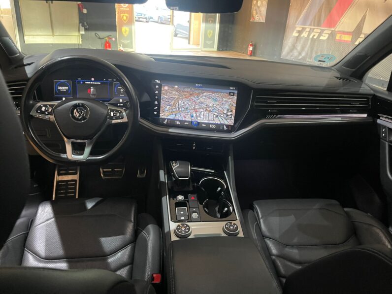 
								VOLKSWAGEN TOUAREG R LINE BLACK EDITION full									