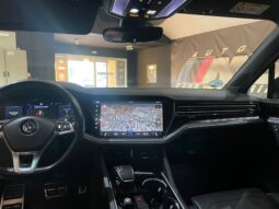 
										VOLKSWAGEN TOUAREG R LINE BLACK EDITION full									