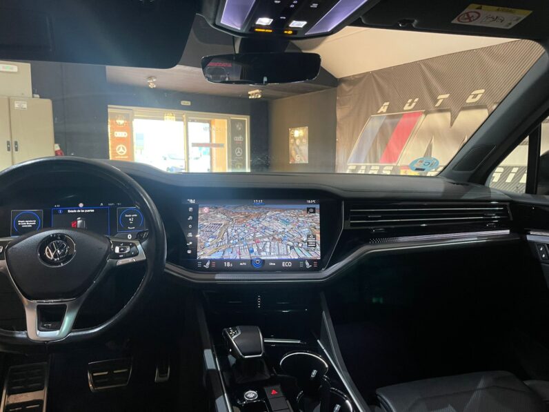 
								VOLKSWAGEN TOUAREG R LINE BLACK EDITION full									