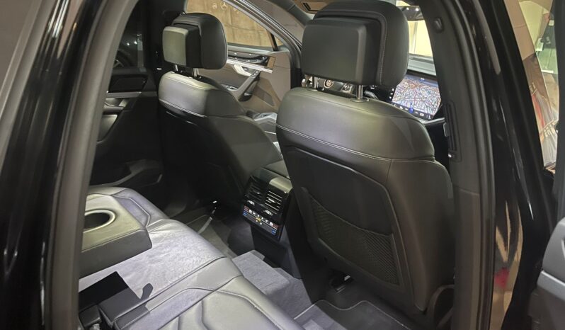 
								VOLKSWAGEN TOUAREG R LINE BLACK EDITION full									