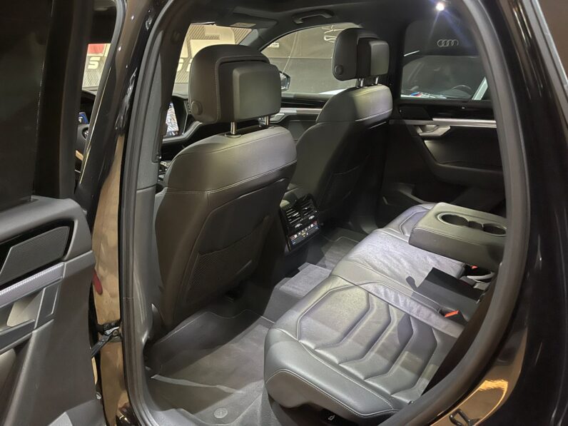 
								VOLKSWAGEN TOUAREG R LINE BLACK EDITION full									