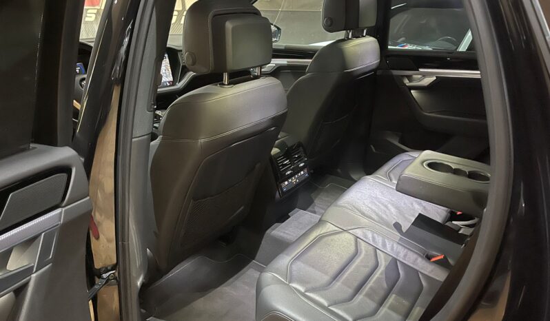 
								VOLKSWAGEN TOUAREG R LINE BLACK EDITION full									