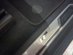 
										VOLKSWAGEN TOUAREG R LINE BLACK EDITION full									