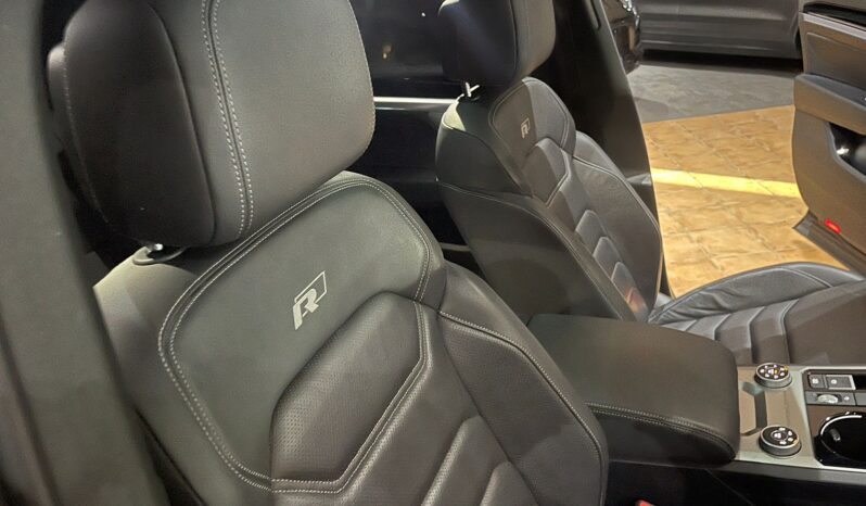 
								VOLKSWAGEN TOUAREG R LINE BLACK EDITION full									