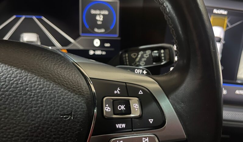 
								VOLKSWAGEN TOUAREG R LINE BLACK EDITION full									