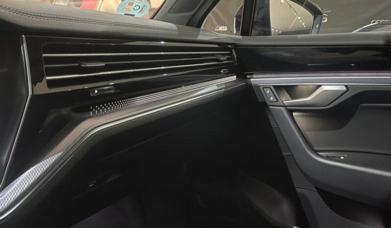 
								VOLKSWAGEN TOUAREG R LINE BLACK EDITION full									