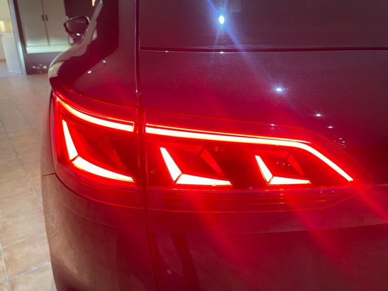 
								VOLKSWAGEN TOUAREG R LINE BLACK EDITION full									