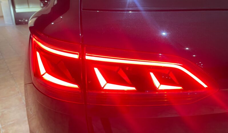 
								VOLKSWAGEN TOUAREG R LINE BLACK EDITION full									