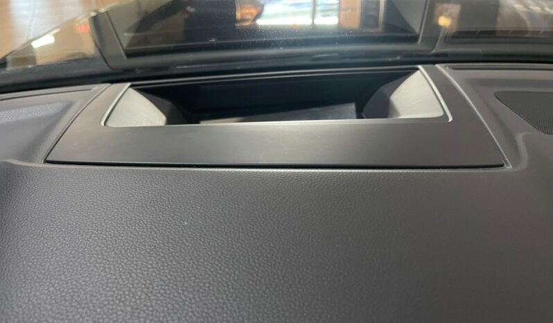 
								VOLKSWAGEN TOUAREG R LINE BLACK EDITION full									