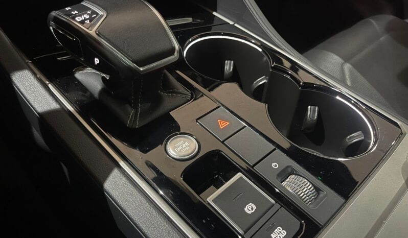 
								VOLKSWAGEN TOUAREG R LINE BLACK EDITION full									