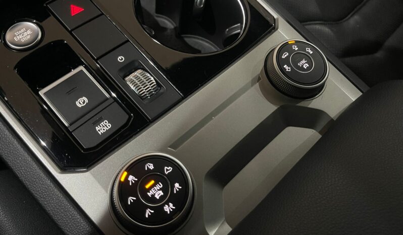 
								VOLKSWAGEN TOUAREG R LINE BLACK EDITION full									