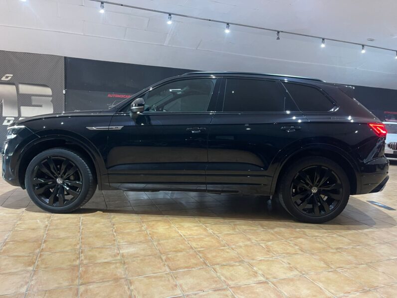 
								VOLKSWAGEN TOUAREG R LINE BLACK EDITION full									