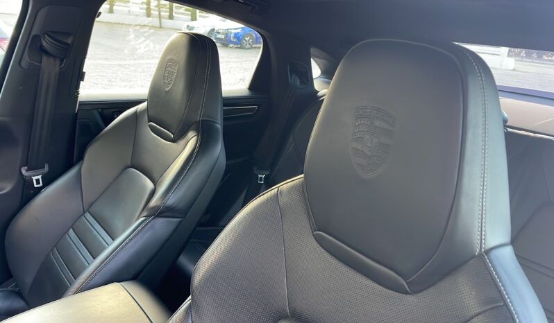 
								PORSCHE CAYENNE COUPE E HYBRID full									