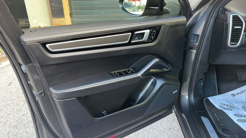 
								PORSCHE CAYENNE COUPE E HYBRID full									