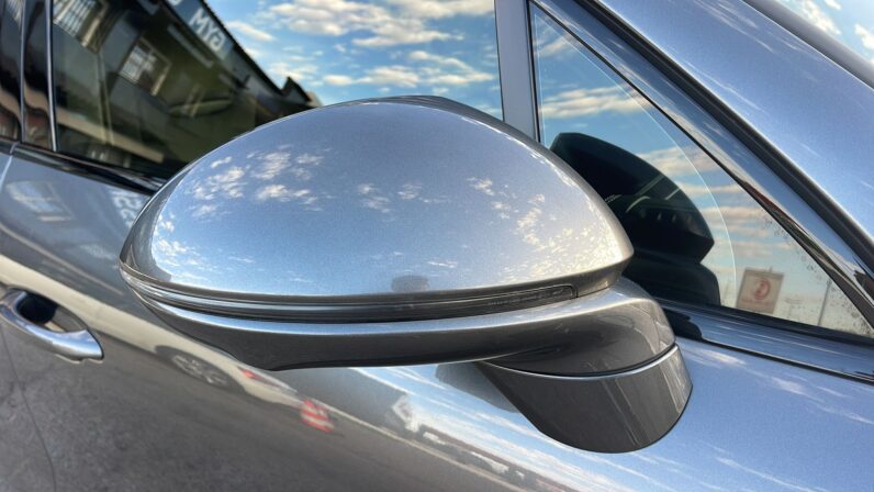 
								PORSCHE CAYENNE COUPE E HYBRID full									